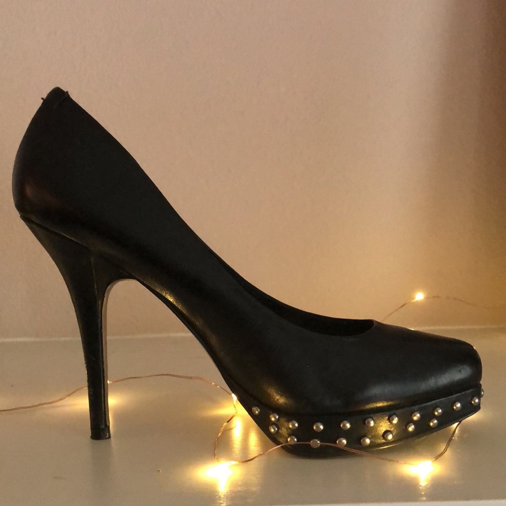 Steve Madden black 4 in pump with riveting detail. - Picture 7 of 9